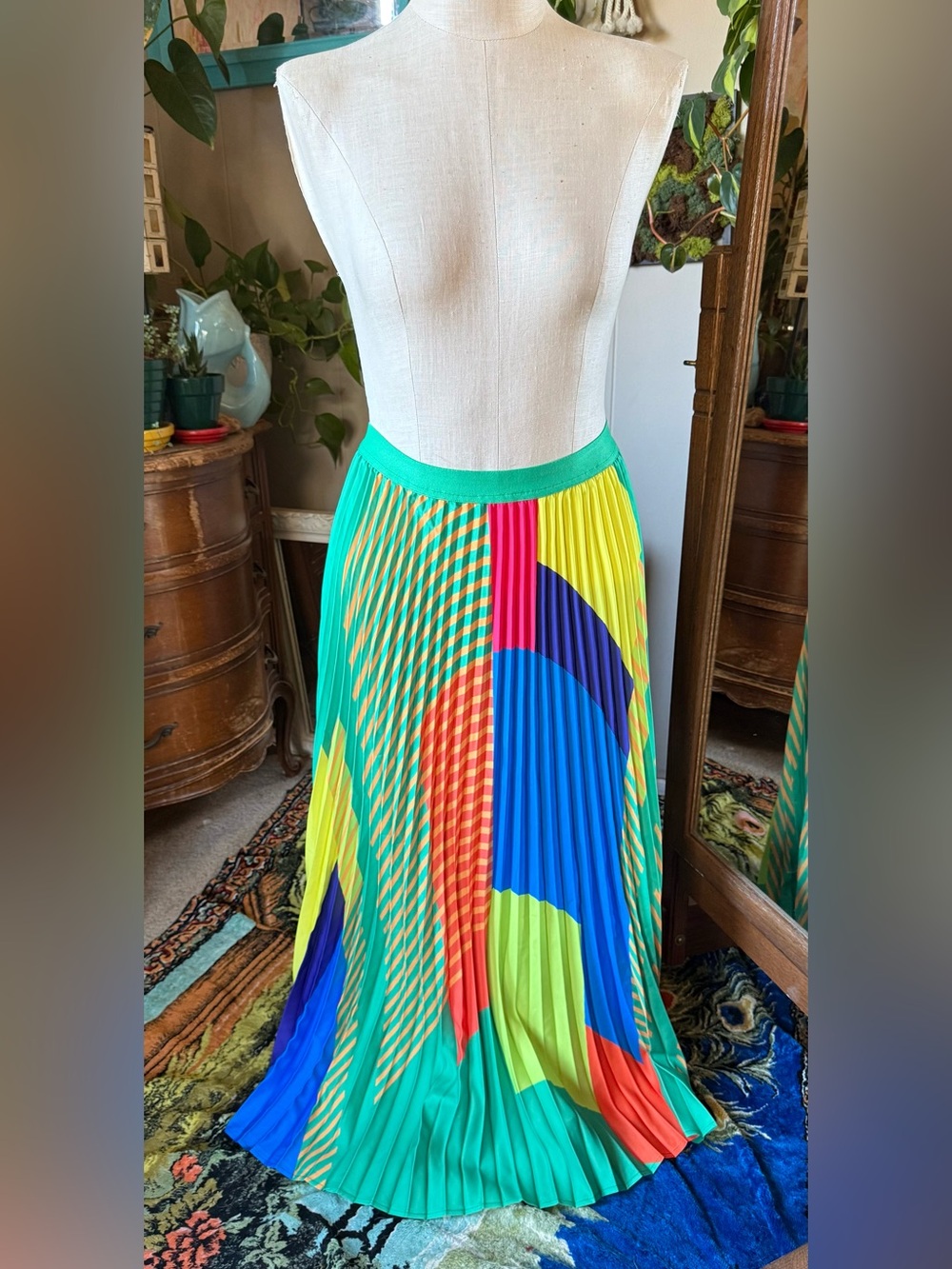 Vibrant Multicolor Pleated Maxi Skirt - woman’s L